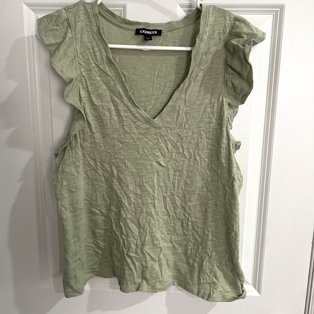 EXRESS. SIZE: MEDIUM